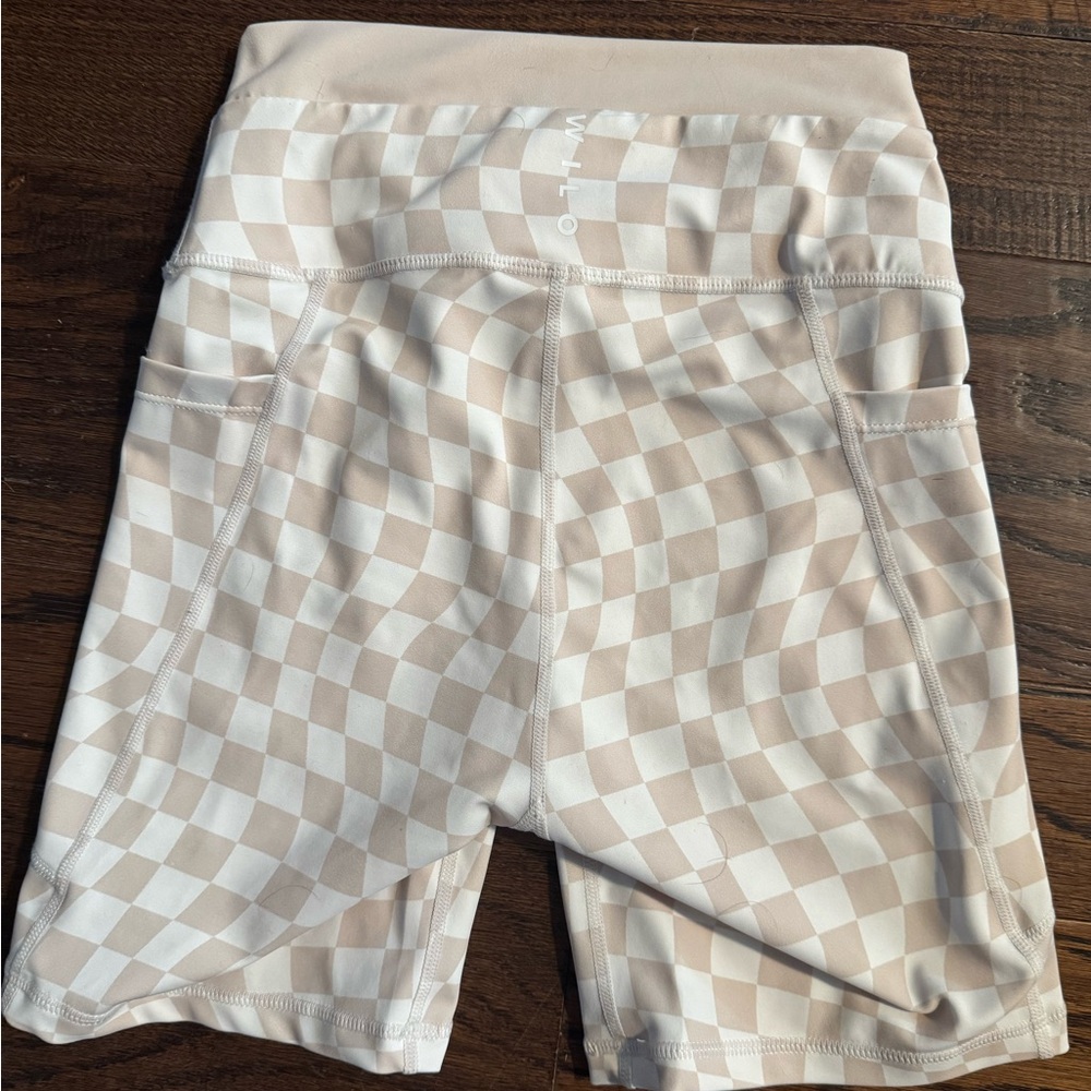 Wilo women’s small Checkered Tan Women's Shorts trendy excellent condition - Picture 5 of 7